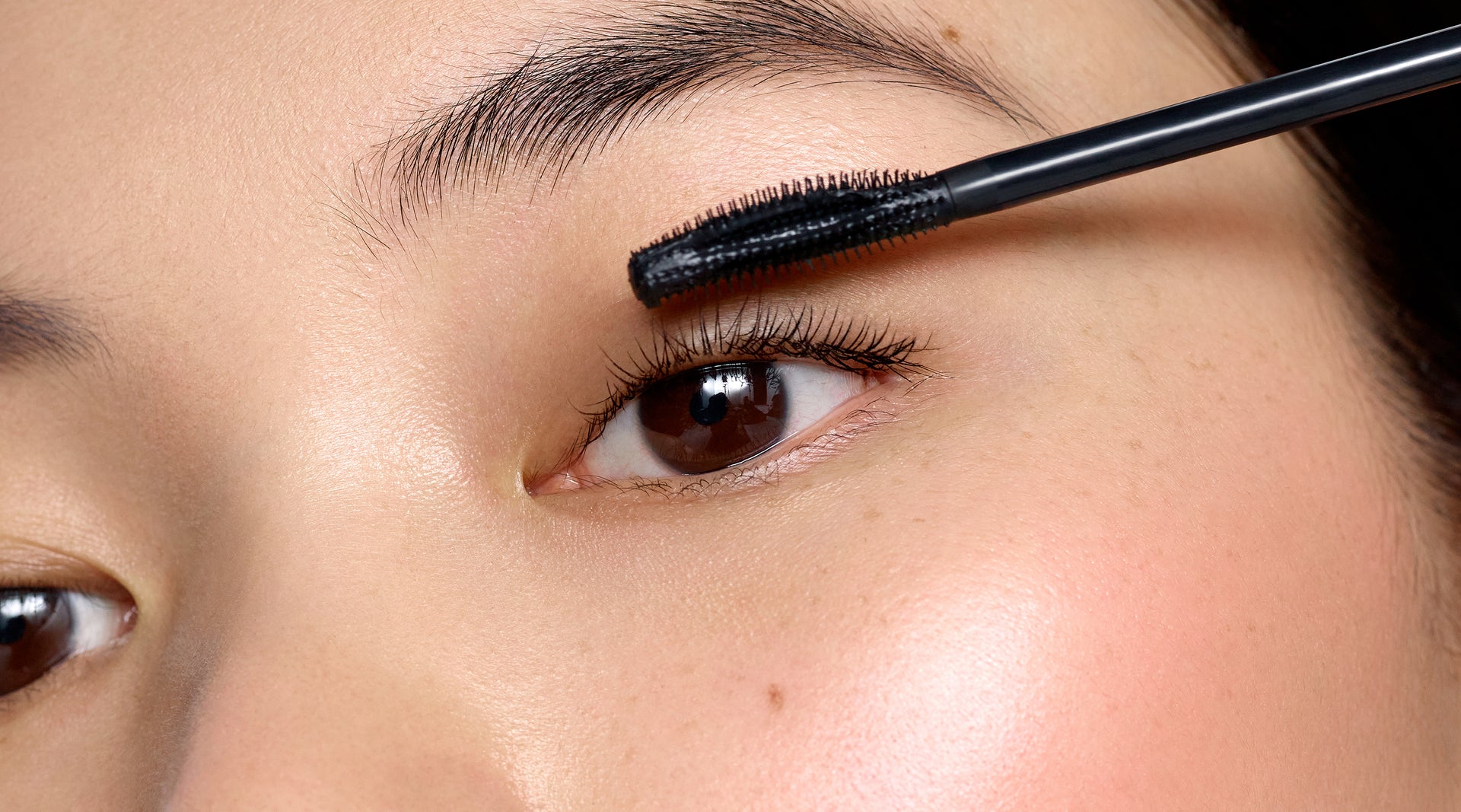 Pro Tips for Keeping Your Eyelashes Curled